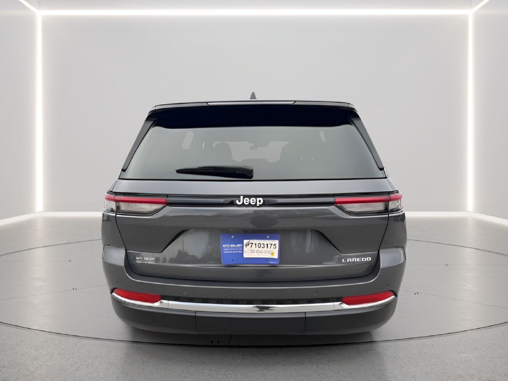 Used 2025 Jeep Grand Cherokee Laredo X RWD image 6