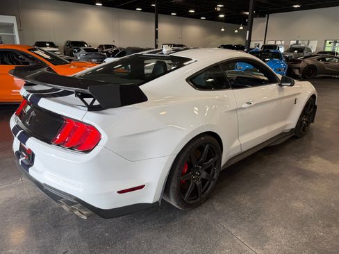 Used 2021 Ford Mustang Shelby GT500 w/ Carbon Fiber Track Pack RWD image 7