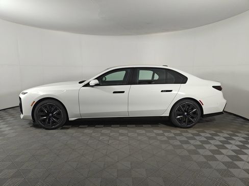 Used 2025 BMW 740i w/ Executive Package image 2