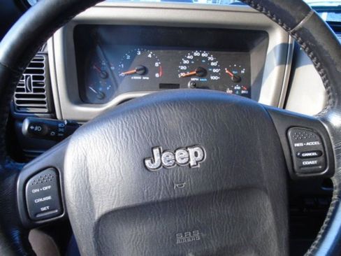 Used 2005 Jeep Wrangler Unlimited AWD/4WD image 12