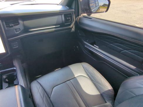 Certified 2023 Ford Expedition Platinum AWD/4WD image 15