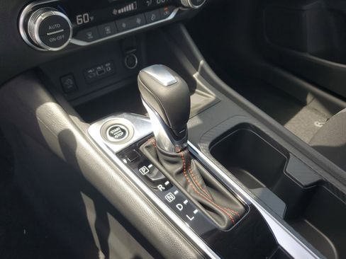 New 2025 Nissan Sentra SR w/ Midnight Edition image 25