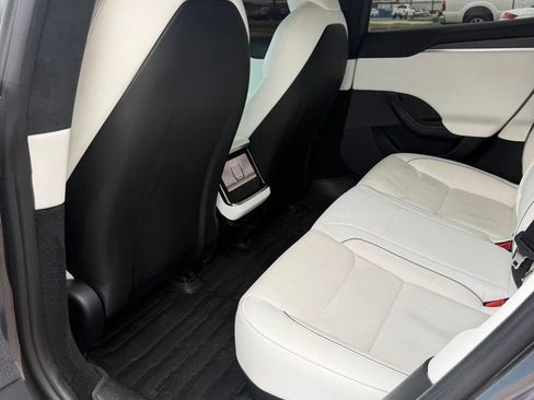 Used 2021 Tesla Model S Plaid image 15