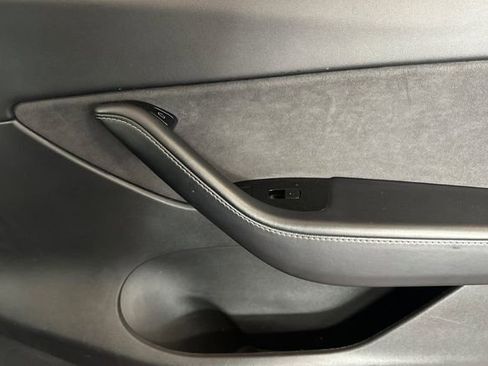 Used 2021 Tesla Model Y Long Range image 21