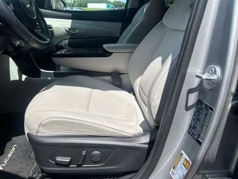 Certified 2025 Hyundai Tucson Limited AWD/4WD image 11