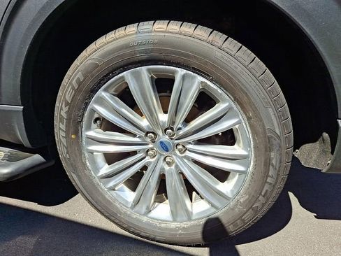 Used 2021 Ford Explorer Limited w/ Equipment Group 301A AWD/4WD image 5