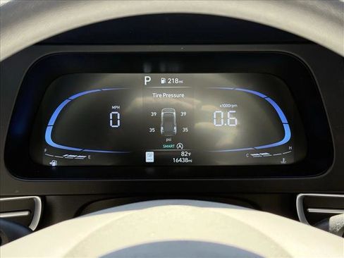 Certified 2025 Hyundai Elantra SE FWD image 11