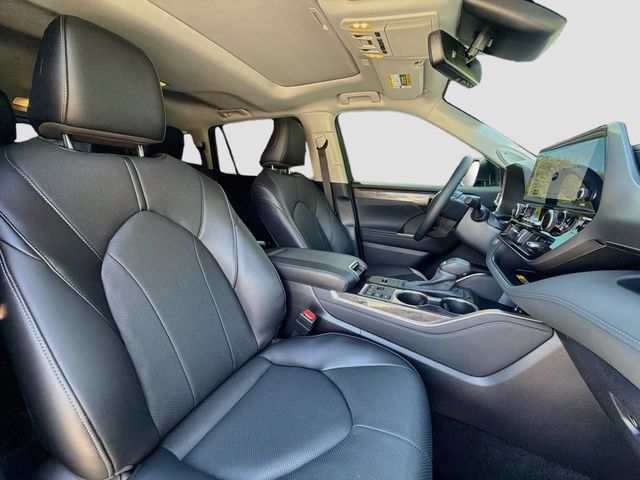 Used 2026 Toyota Highlander Limited AWD/4WD image 15