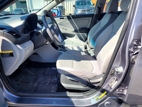 Used 2015 Hyundai Accent GLS image 12