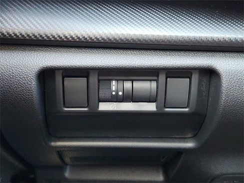 Used 2025 Subaru Crosstrek 2.0i image 21