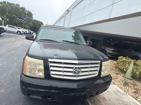 Used 2002 Cadillac Escalade AWD image 2