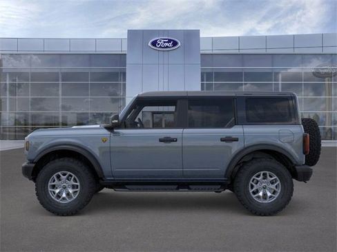 New 2025 Ford Bronco Badlands image 3