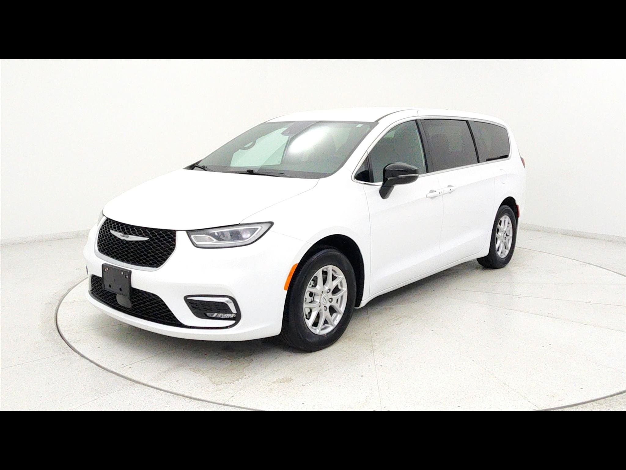 Used 2025 Chrysler Pacifica Select FWD image 1