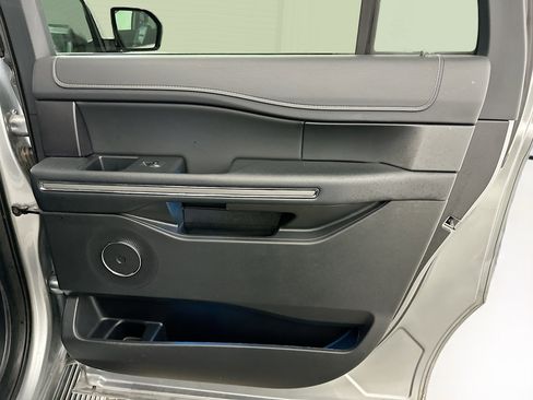 Used 2024 Ford Expedition Max XLT image 33