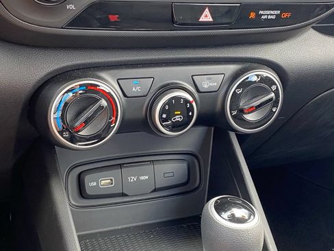 Used 2022 Hyundai Venue SE FWD image 11
