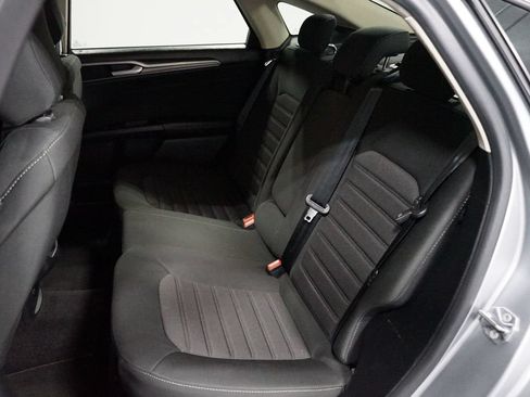 Used 2020 Ford Fusion SE FWD image 29