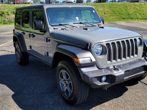 Used 2019 Jeep Wrangler Unlimited Sport S AWD/4WD image 2