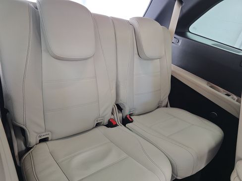 Used 2024 Mercedes-Benz GLS 450 4MATIC image 12