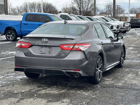 Used 2020 Toyota Camry SE image 4