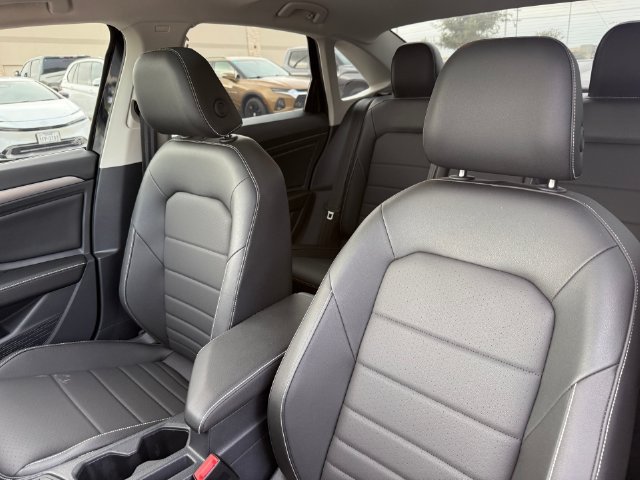 Used 2024 Volkswagen Jetta SE w/ Panoramic Sunroof Package FWD image 13
