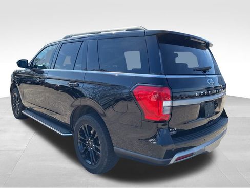 Used 2023 Ford Expedition XLT image 3