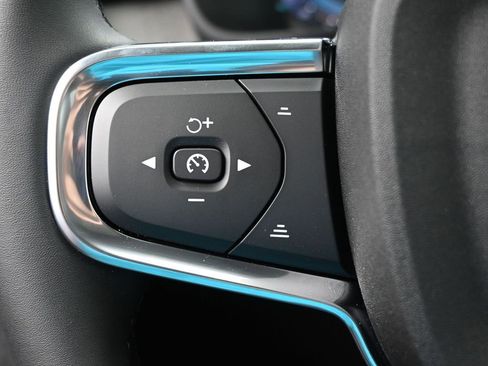 New 2025 Volvo XC40 B5 Plus w/ Climate Package image 16