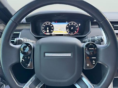 Used 2019 Land Rover Discovery HSE image 18