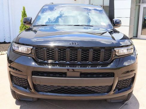 Used 2025 Jeep Grand Cherokee L Altitude AWD/4WD image 3