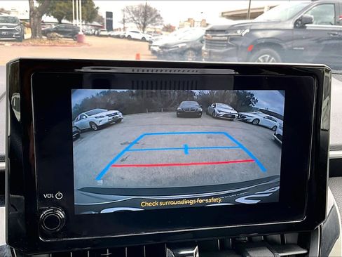 Used 2025 Toyota Corolla LE image 28