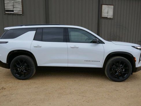 New 2026 Chevrolet Traverse RS image 3