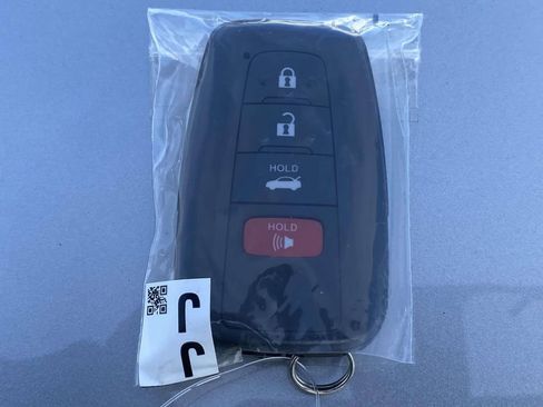 Used 2024 Toyota Camry LE w/ Convenience Package image 34