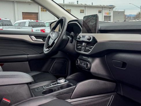 Used 2022 Ford Escape SEL image 11