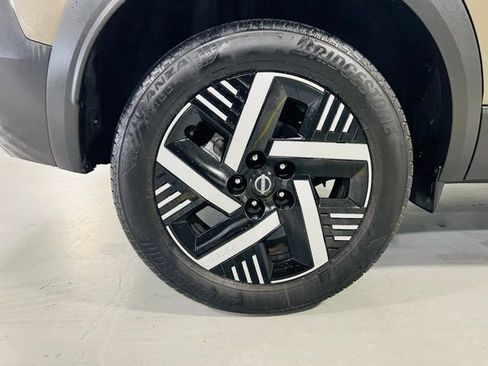Used 2025 Nissan Kicks SV FWD image 11