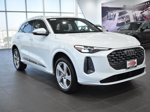 Used 2025 Audi Q5 Premium Plus w/ Premium Plus image 5