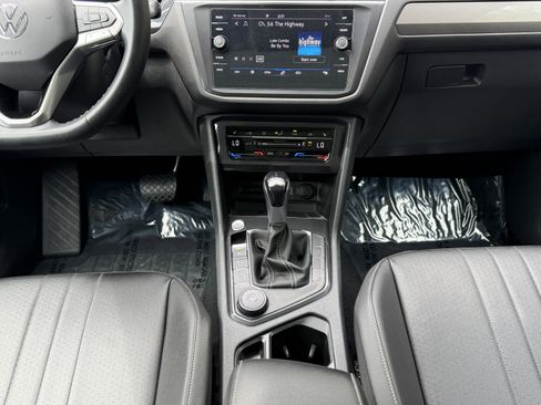 Used 2022 Volkswagen Tiguan SE AWD/4WD image 23