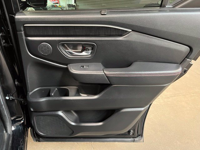 Used 2025 Honda Pilot Black Edition image 13