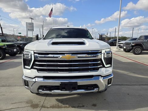 Used 2024 Chevrolet Silverado 2500 LTZ image 8