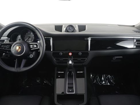 Certified 2026 Porsche Macan AWD/4WD image 11