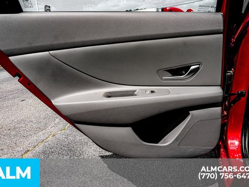 Used 2025 Hyundai Elantra SE image 56