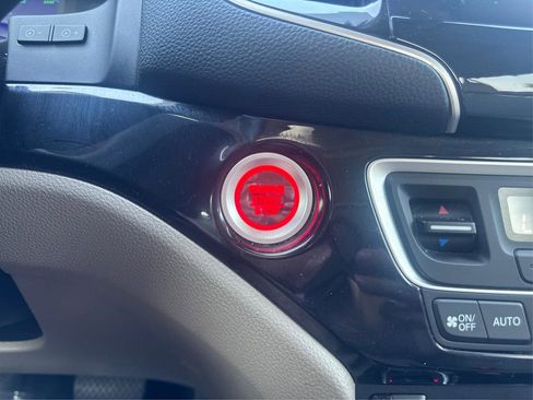 Used 2020 Honda Pilot Touring image 25