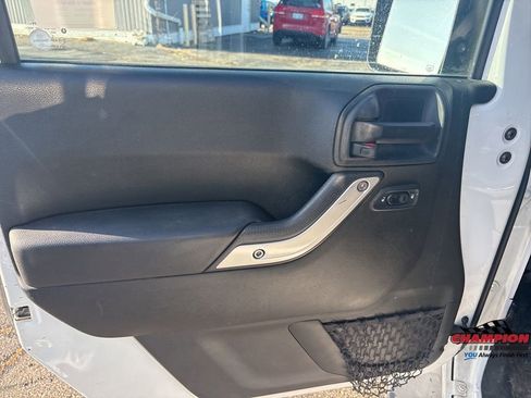 Used 2018 Jeep Wrangler Unlimited Sahara image 13