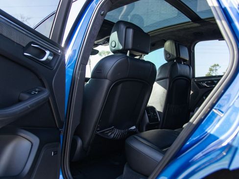 Used 2015 Porsche Macan Turbo AWD/4WD image 27