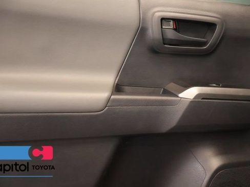 Certified 2022 Toyota Tacoma SR5 AWD/4WD image 28