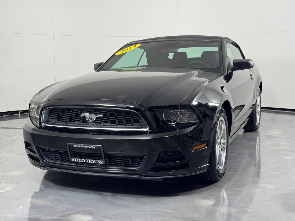 Used 2013 Ford Mustang Convertible RWD image 30