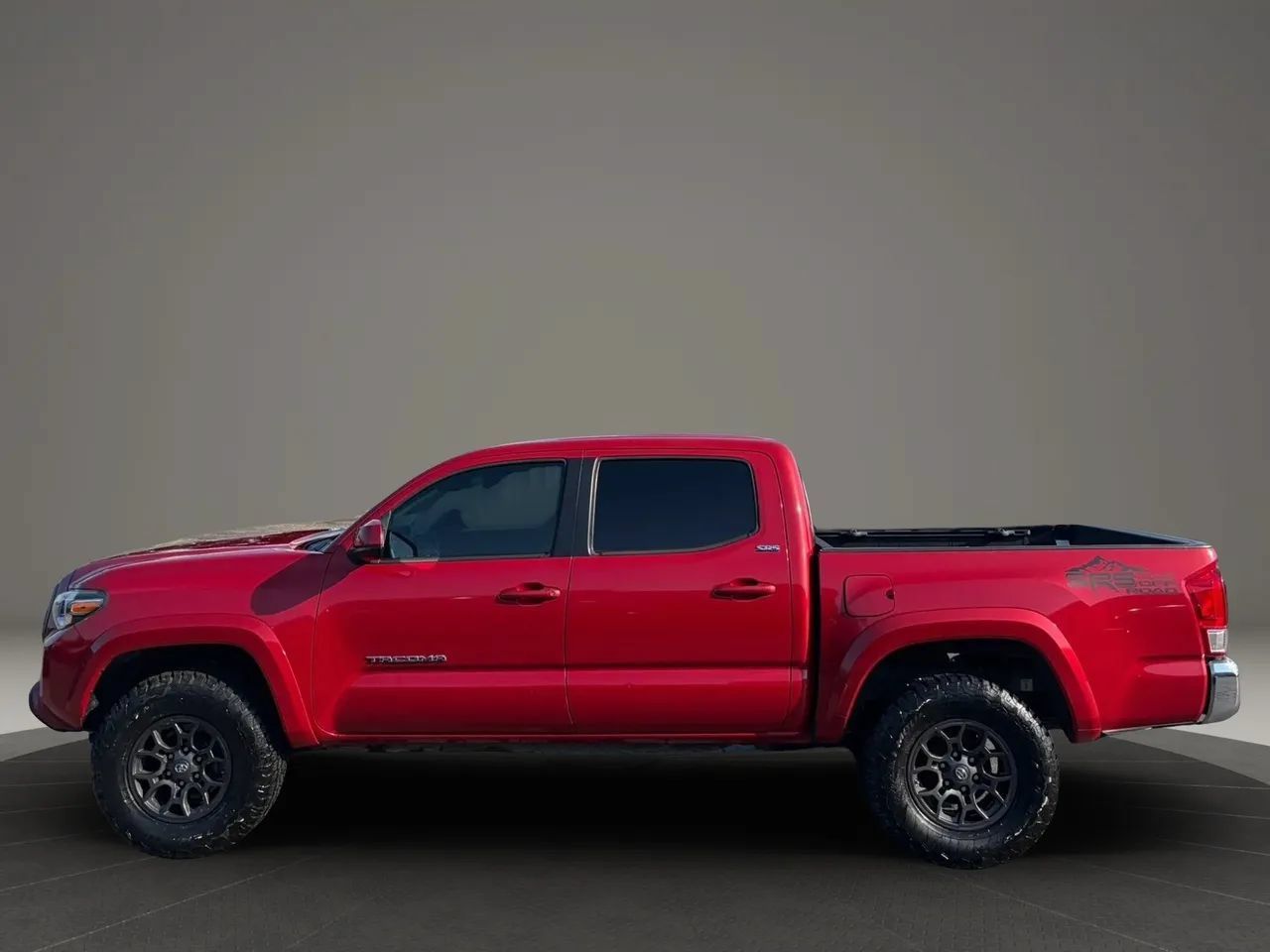Used 2017 Toyota Tacoma SR5 w/ Tow Package AWD/4WD image 2