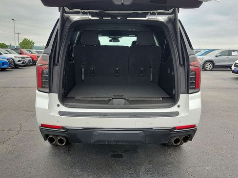 Used 2025 Chevrolet Suburban Z71 AWD/4WD image 8