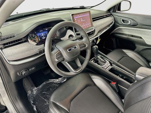 Used 2022 Jeep Compass Latitude FWD image 9