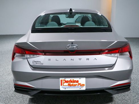 Used 2021 Hyundai Elantra SEL w/ Convenience Package FWD image 8