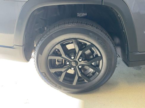 Used 2024 Jeep Grand Cherokee L Laredo image 27