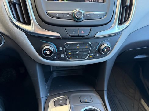 Used 2022 Chevrolet Equinox LT image 12